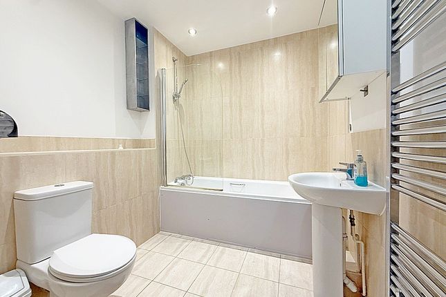 22, Molineaux Court, Pontes Avenue, Hounslow photo 4