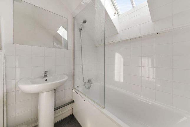 Flat for sale in Corinne Road, London