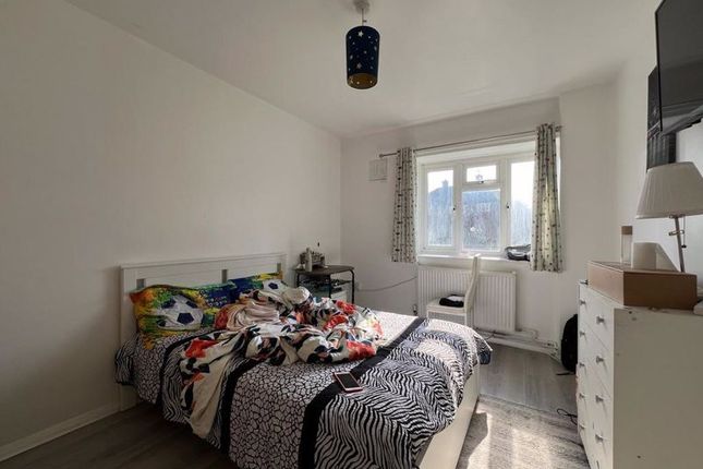 22 Ospringe Court, Alderwood Road, London photo 5
