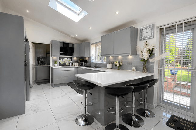 31 Everside Drive, Manchester photo 3