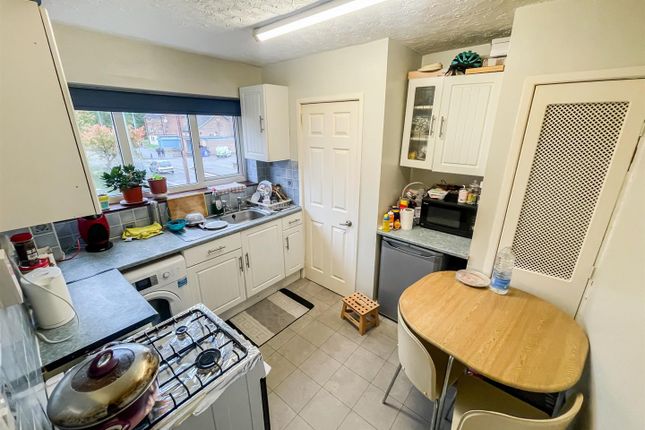 Flat for sale in Greenwich Avenue, Hull