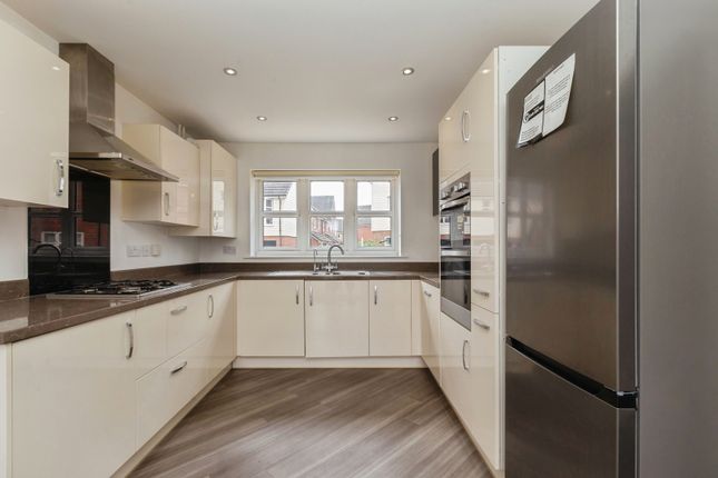 17, Farleigh Drive, Buckinghamshire photo 3