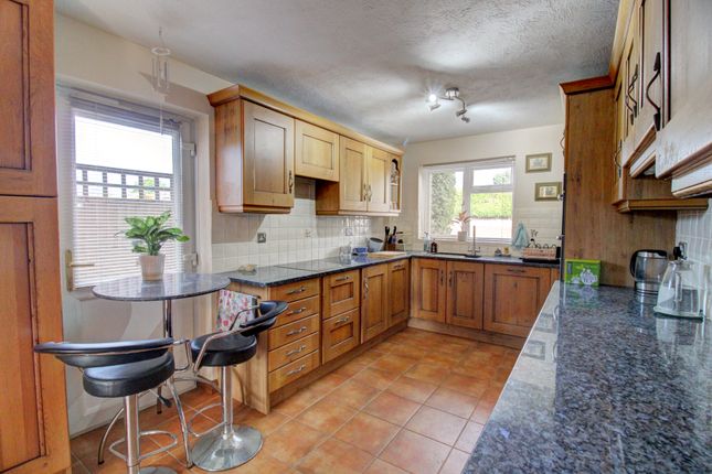 15, Wellington Way, Horley photo 3