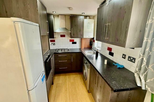 00, Southdown Crescent, Harrow photo 2