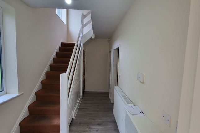 7 Lees Hall Crescent, Manchester photo 4