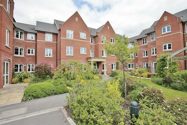 Thumbnail Flat for sale in Foxhall Court, School Lane, Banbury