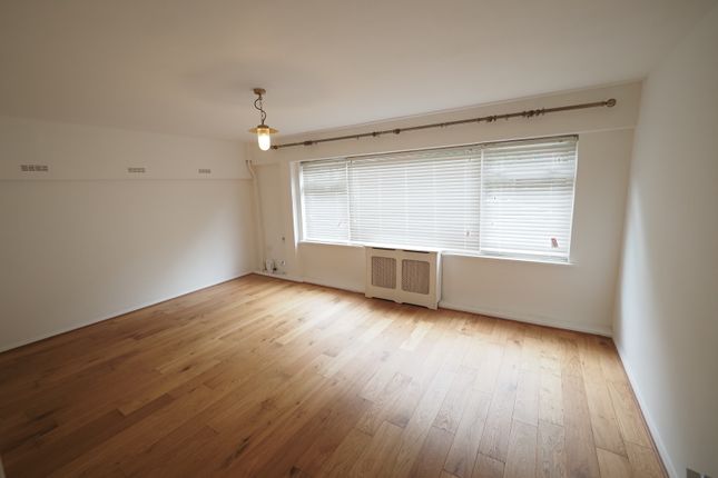 Thumbnail Flat to rent in Grosvenor Road, London