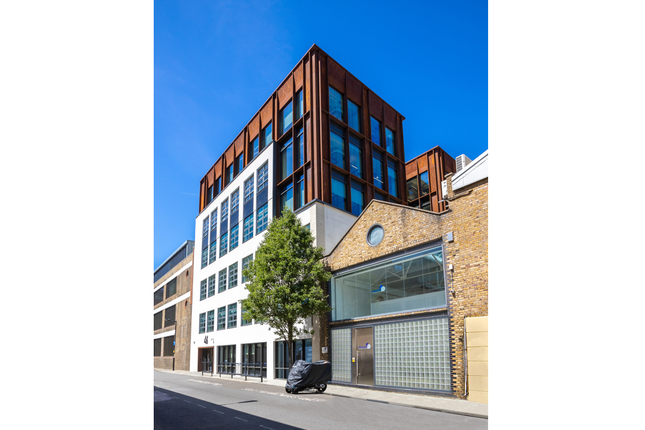 Office to let in Loman Street, London