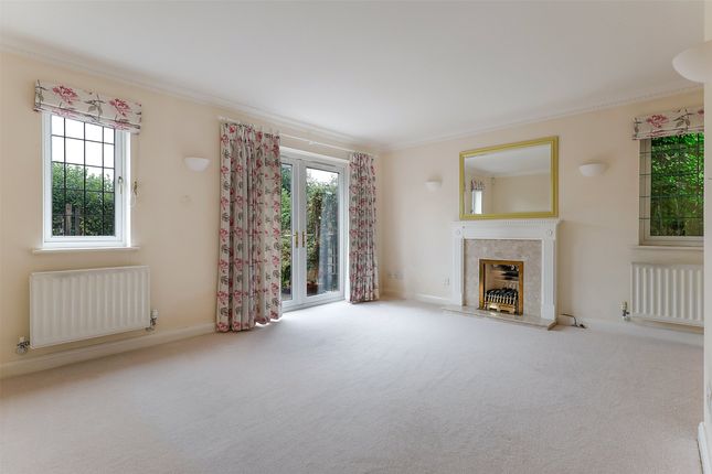 21, The Meades, Lingfield photo 2