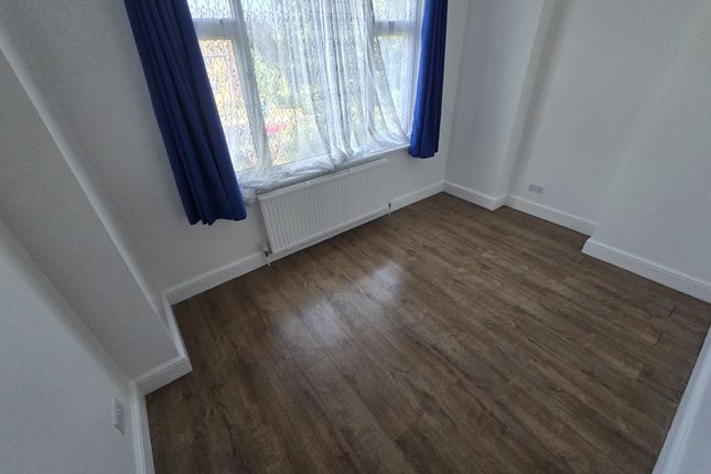155 South Norwood Hill, London photo 2