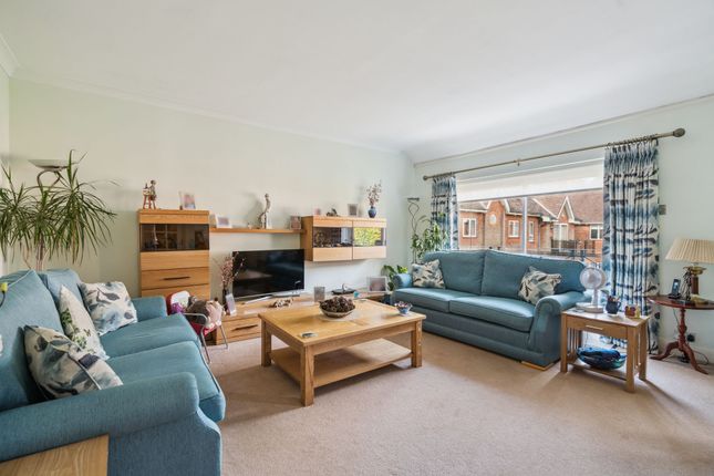 4 The Callanders Heathbourne Road, Bushey photo 3