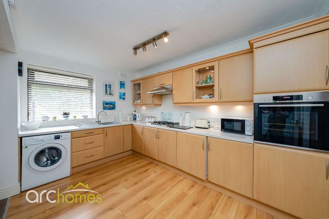 28 Ling Drive, Manchester photo 3