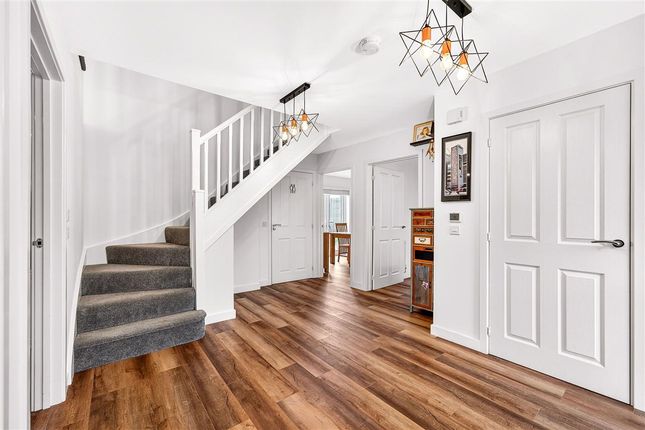 20, Brotherton Forest, Livingston photo 2