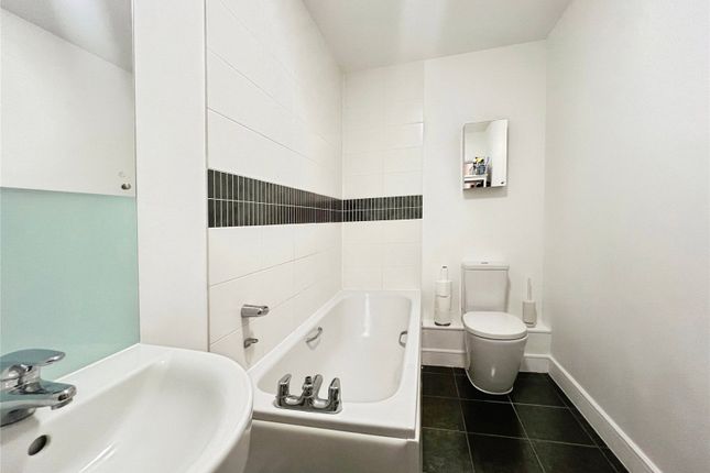 Flat 61,, Sapphire Court, Southampton photo 5
