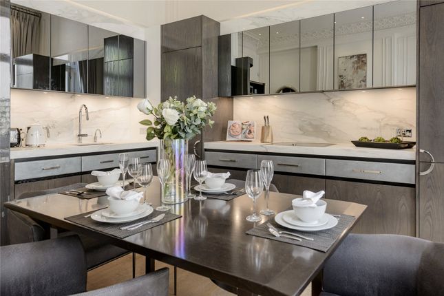 Flat D, 11, Ennismore Gardens, London photo 4
