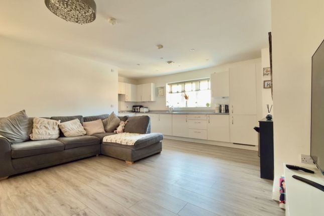 18, Worrall Drive, Wouldham photo 3