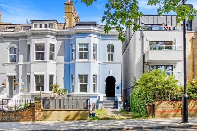 Duplex for sale in Downs Road, London