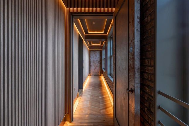Flat 10,, Piano Studios, London photo 3