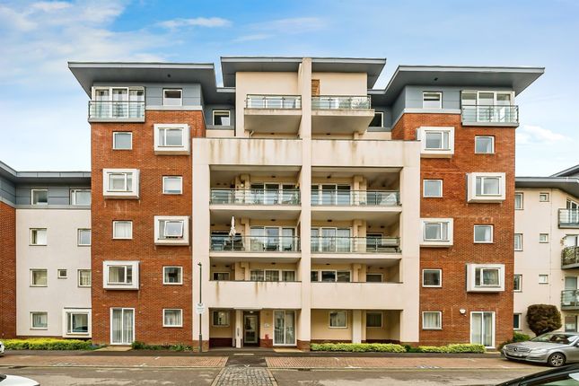 Flat for sale in Coxhill Way, Aylesbury