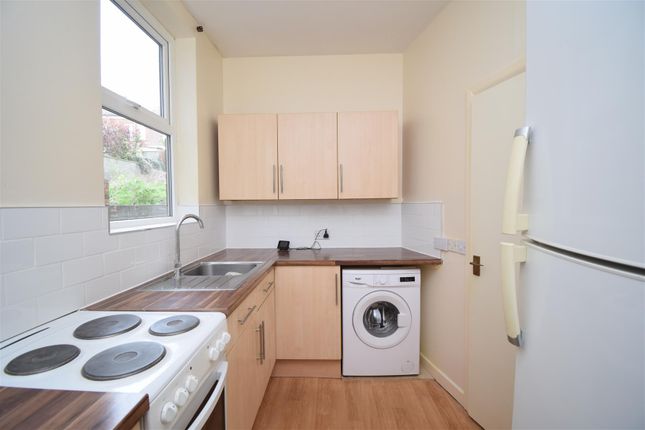 Flat to rent in Belgrave Terrace, Wakefield