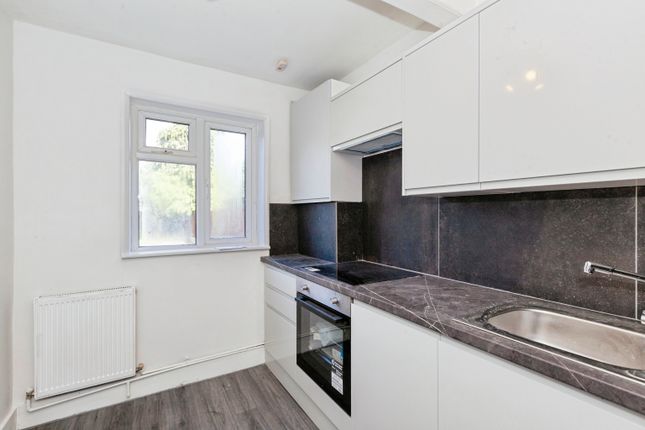 Elliman Avenue, Slough photo 2