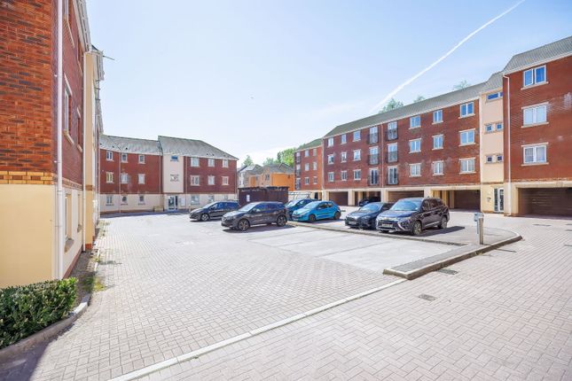 36, Rowsby Court, Cardiff photo 4