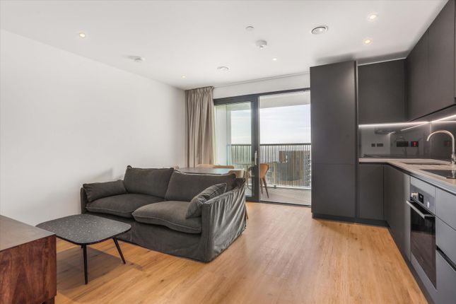 Thumbnail Flat to rent in Reed Avenue, London