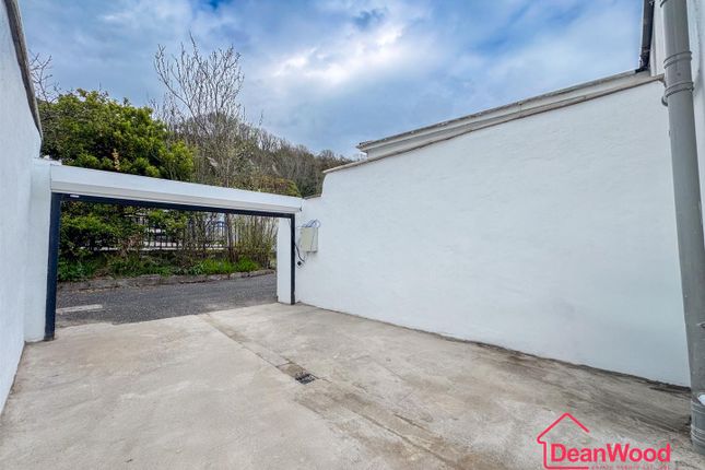 2, Summerhill Grove, Isle Of Man photo 3