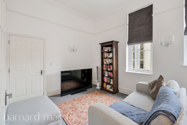 14, Gladstone House, Horton Crescent, Epsom photo 4