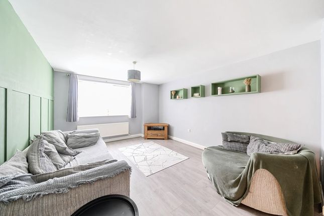 Flat for sale in Capel Crescent, Stanmore, London