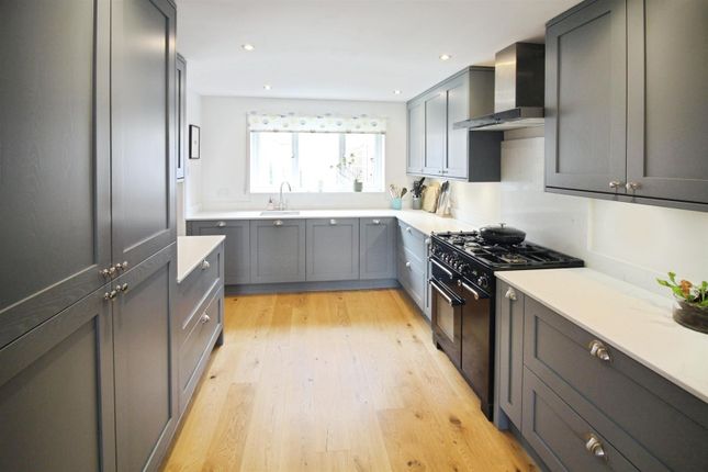 33, Chestnut Green, Leeds photo 4