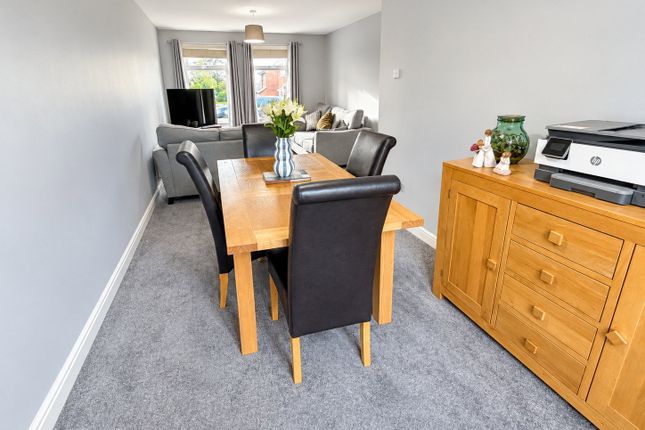 16, Barsham Drive, Brierley Hill photo 4