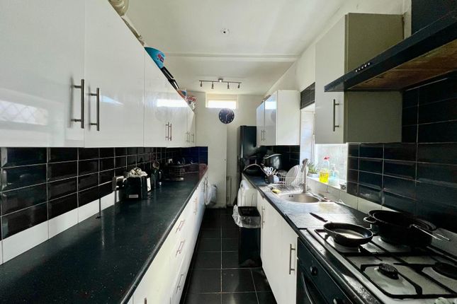 Charterhouse Avenue, Wembley photo 4