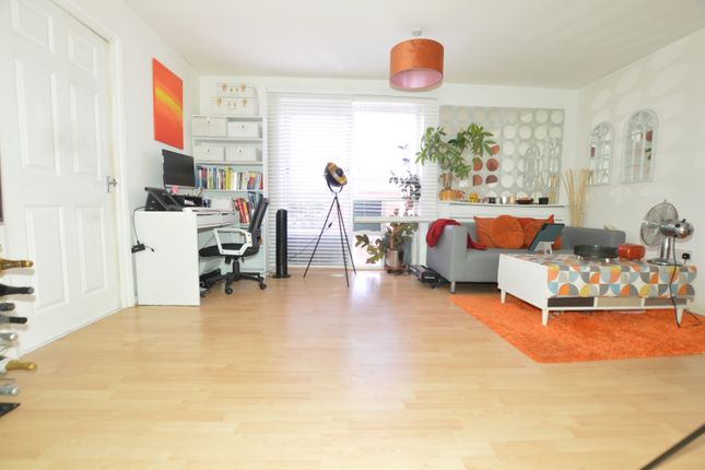 24, Albatross Close, London photo 3