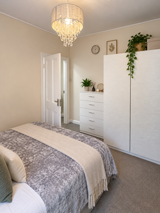 Flat B , 58, Redfern Road, London photo 4