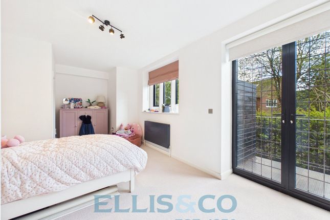 Flat 4, High Hilden House,, High Hilden Close, Kent photo 3