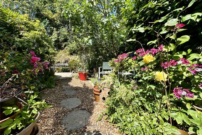 63, Den Lane, Saddleworth photo 3