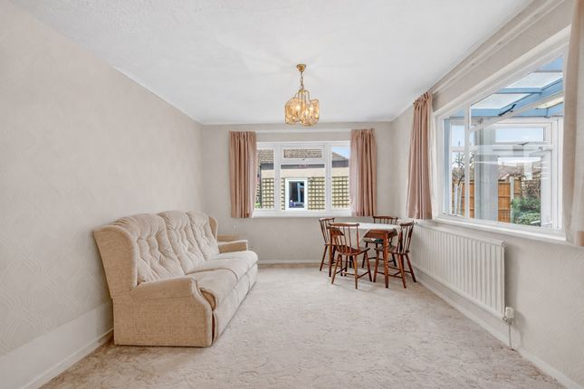 21, Downesway, South Benfleet photo 3