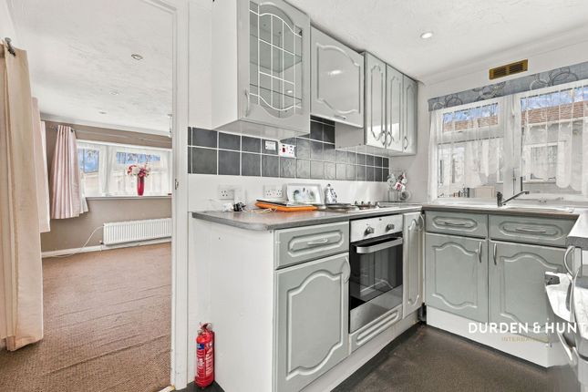 17 Highfield Tower Park, Hullbridge photo 4