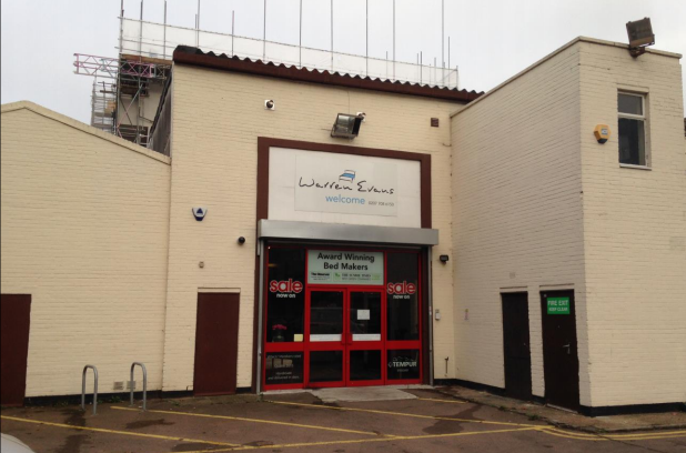 Retail premises to let in 120/132 Camberwell Road, London