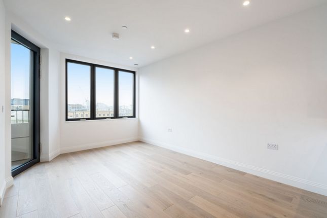 Flat 69, 1, William Morris Way, London photo 2