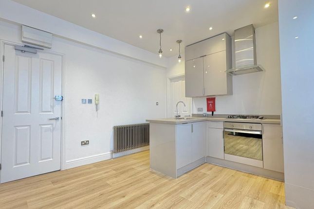 819C, Romford Road, London photo 2