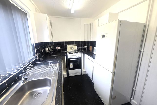 13 Heddington Gardens, Arnold, Nottingham photo 2