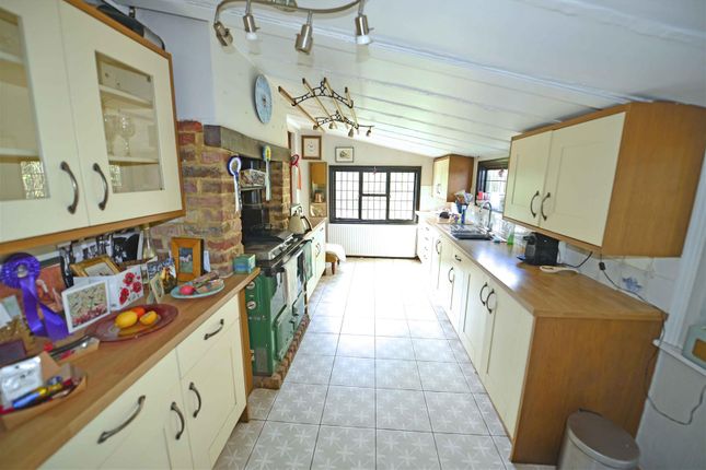 THE THATCHED COTTAGE, Whatlington Road, Battle photo 4