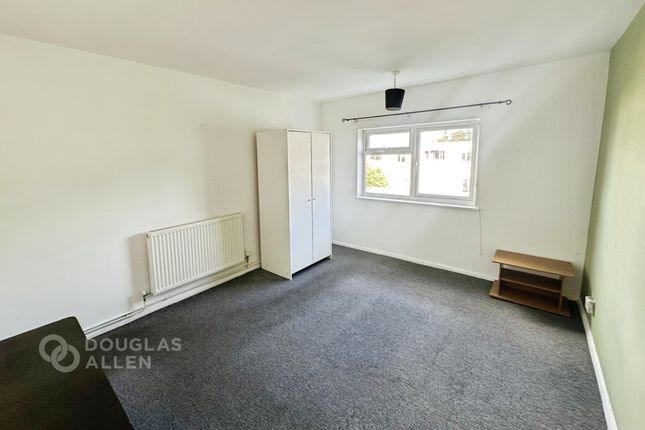 34, The Gore, Basildon photo 3
