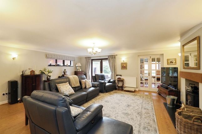 8, Acacia Drive, Derby photo 2