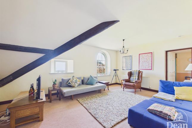 Flat, 8, The Haie, Newnham photo 4