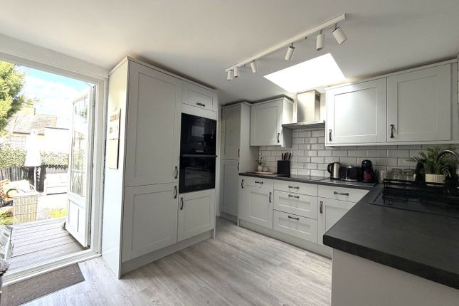2, Pleasant View Place, Orpington photo 3
