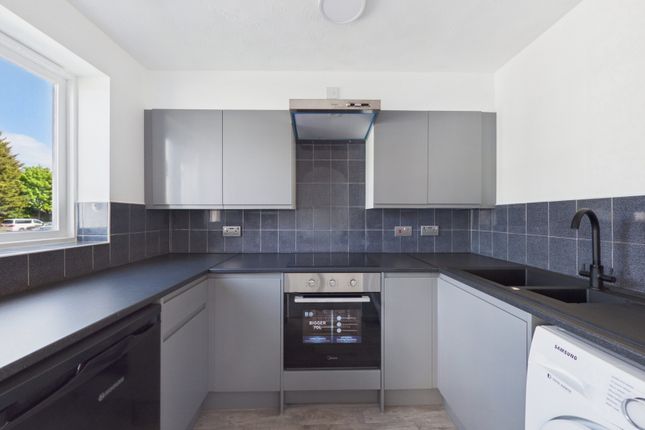 20, Campbell Gordon Way, London photo 2