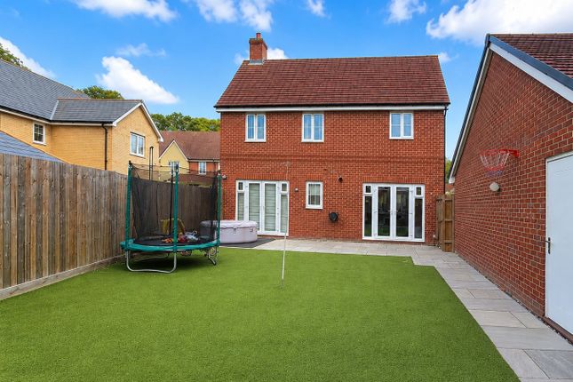 9, Widgery Way, Colchester photo 2